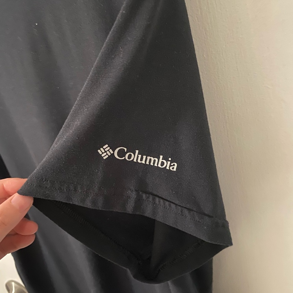 Columbia Women’s Black Short Sleeve Active Tee - Picture 3 of 4
